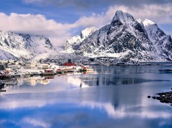 Jezioro, Chmury, Domy, Zima, Góry, Norwegia
